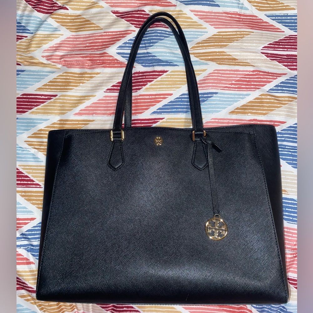 ✨Pre-loved in excellent conditions Tory Burch Robinson Tote✨